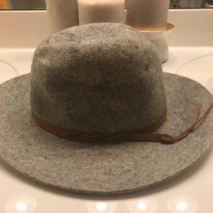 Grey fedora felt hat with leather detail